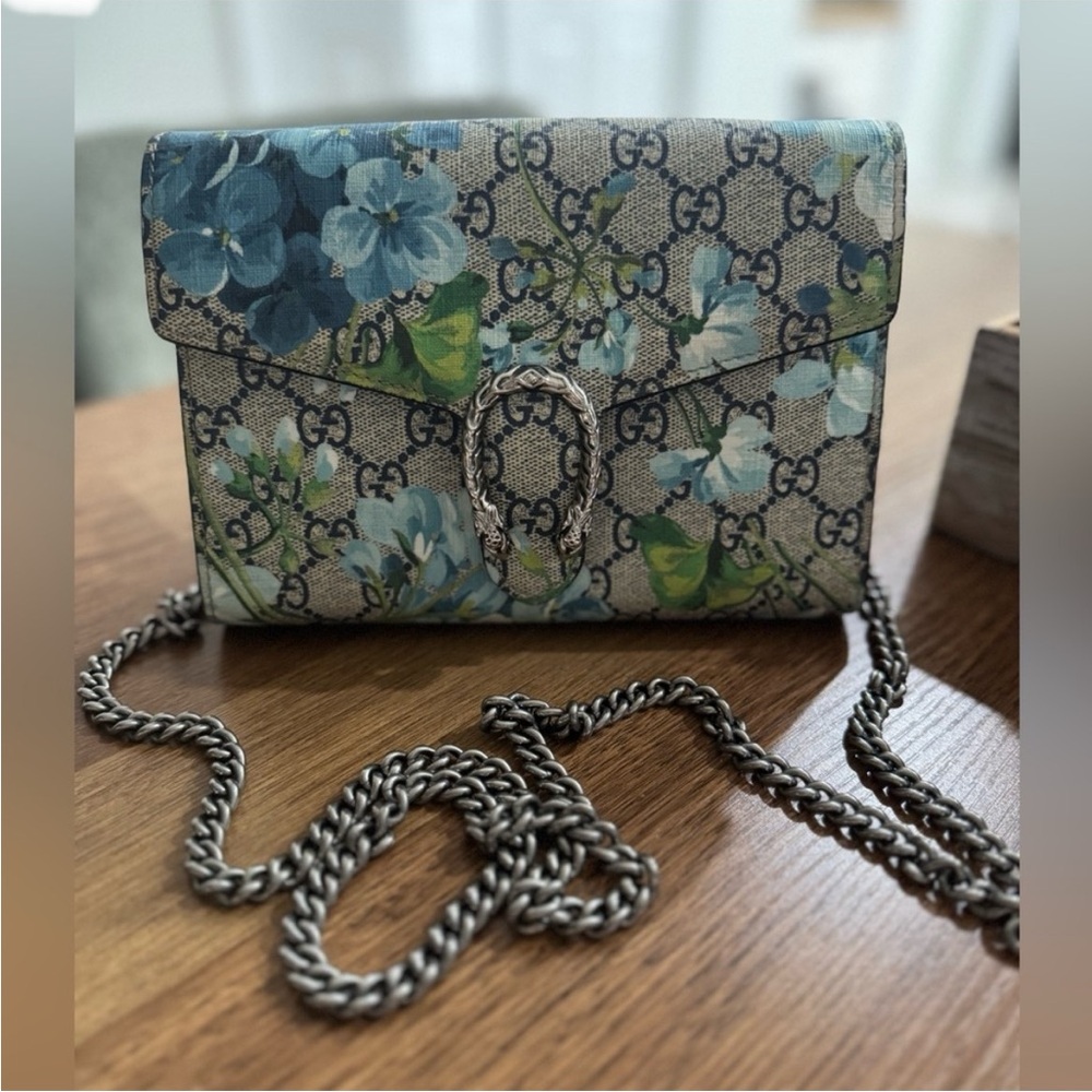 Gucci Bloom Dionysus Shoulder Bag with Blue Floral Pattern